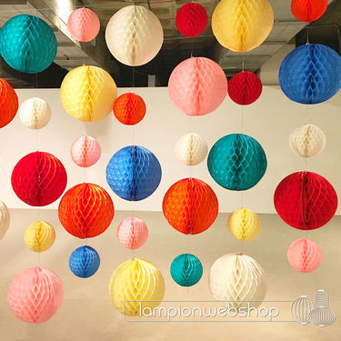 Wand aus Wabenbälle