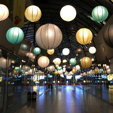 Verlichte lampionnen - Woonhart Zoetermeer