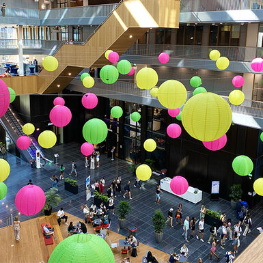 Lampionnen in Atrium VU - Amsterdam (NL)