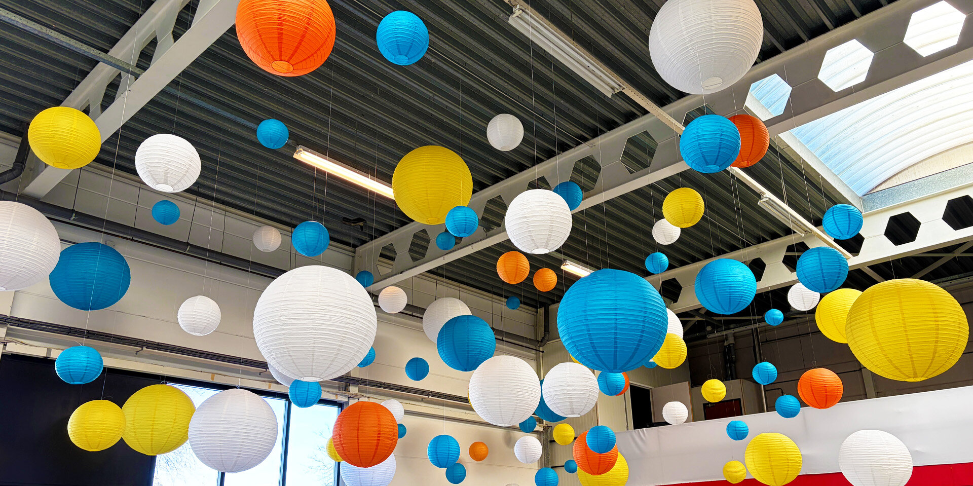 Blau, Orange, Weiß & Gelb